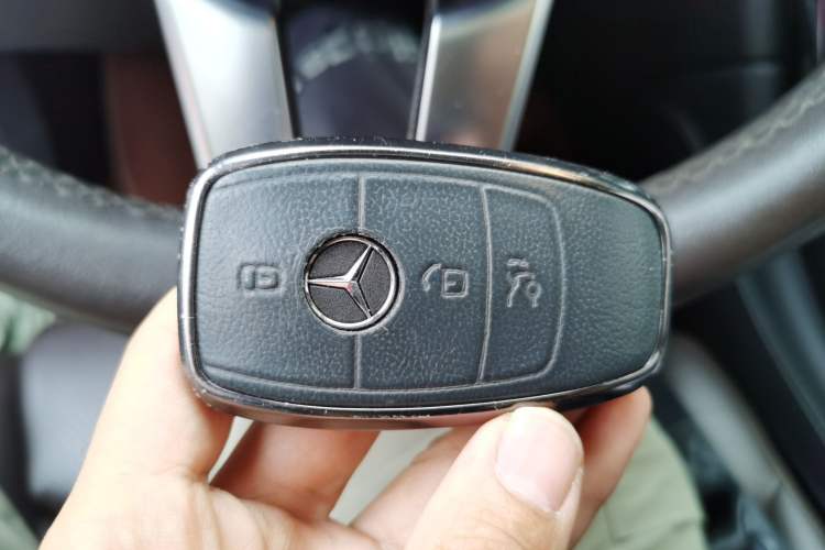 Used Mercedes-Benz GLC 2020 Facelift GLC 260 L 4MATIC Luxury Edition Vehicle Key