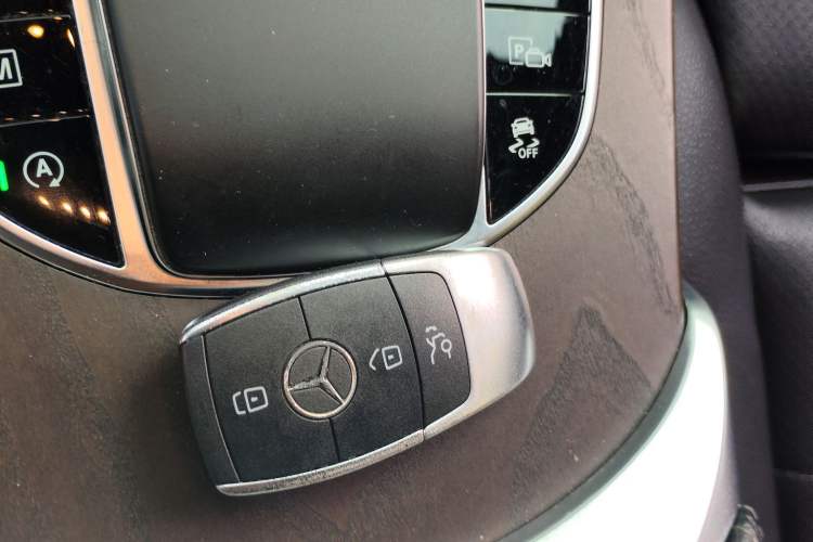 Used Mercedes-Benz GLC 2020 Facelift GLC 300 L 4MATIC Dynamic Edition Vehicle Key