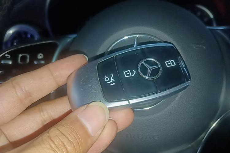 Used Mercedes-Benz GLC 2020 GLC 260 L 4MATIC Dynamic Model Vehicle Key