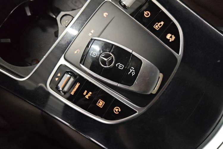 Used Mercedes-Benz GLC 2020 GLC 260 L 4MATIC Dynamic Model Vehicle Key