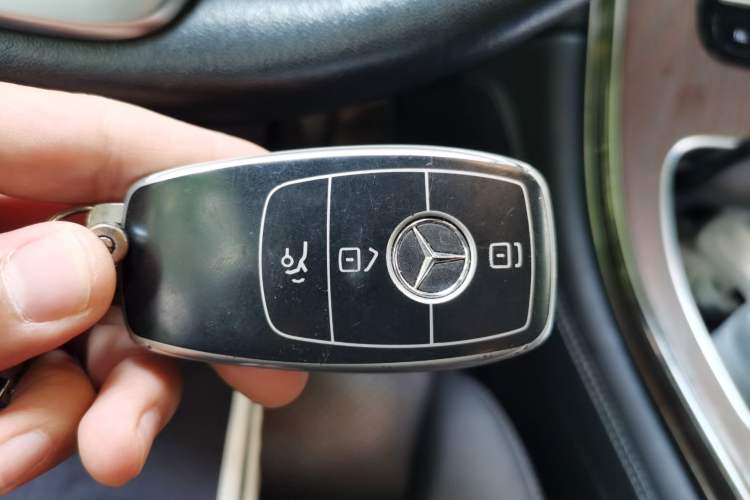 Used Mercedes-Benz GLC 2020 Facelift GLC 260 L 4MATIC Luxury Edition Vehicle Key