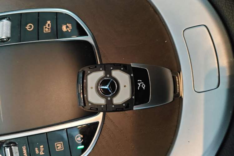 Used Mercedes-Benz GLC 2020 GLC 260 L 4MATIC Luxury Model Vehicle Key
