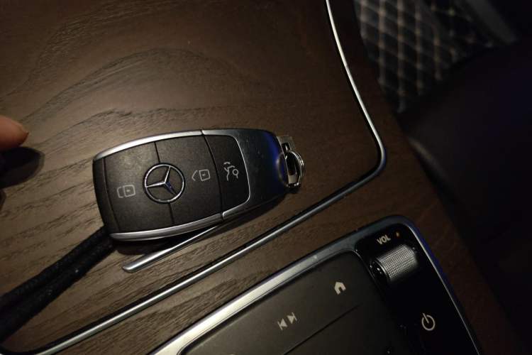 Used Mercedes-Benz GLC 2020 GLC 260 L 4MATIC Luxury Model Vehicle Key