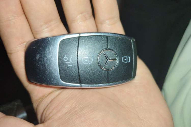 Used Mercedes-Benz GLC 2020 Facelifted GLC 300 L 4MATIC Luxury Edition Vehicle Key