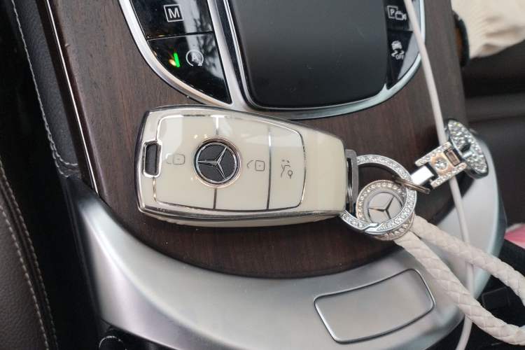 Used Mercedes-Benz GLC 2020 Facelifted GLC 300 L 4MATIC AMG-Line Vehicle Key
