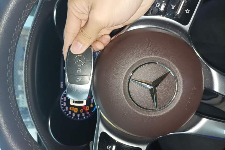 Used Mercedes-Benz GLC 2020 Facelift GLC 260 L 4MATIC Luxury Edition Vehicle Key