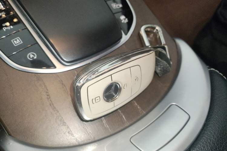 Used Mercedes-Benz GLC 2020 GLC 260 L 4MATIC Luxury Model Vehicle Key