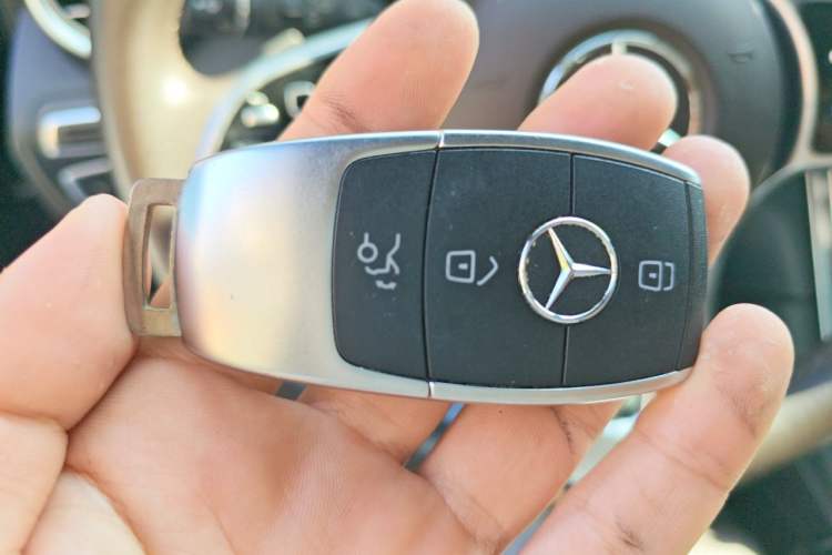 Used Mercedes-Benz GLC 2020 Facelift GLC 260 L 4MATIC Luxury Edition Vehicle Key