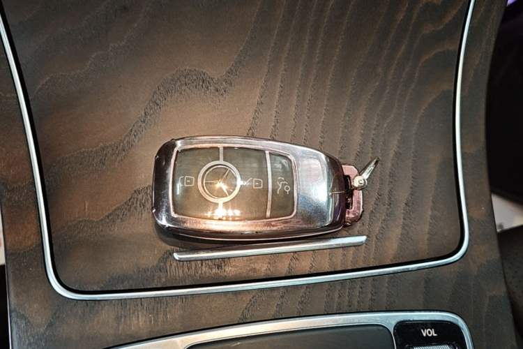 Used Mercedes-Benz GLC 2020 Facelift GLC 260 L 4MATIC Luxury Edition Vehicle Key