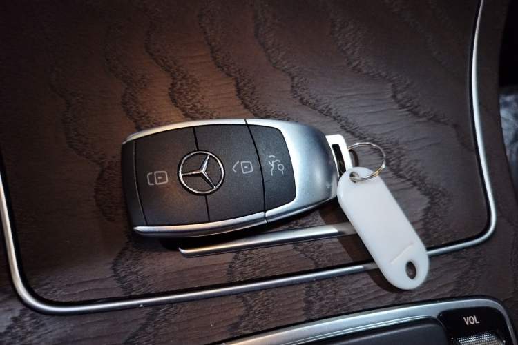 Used Mercedes-Benz GLC 2020 GLC 260 L 4MATIC Luxury Model Vehicle Key