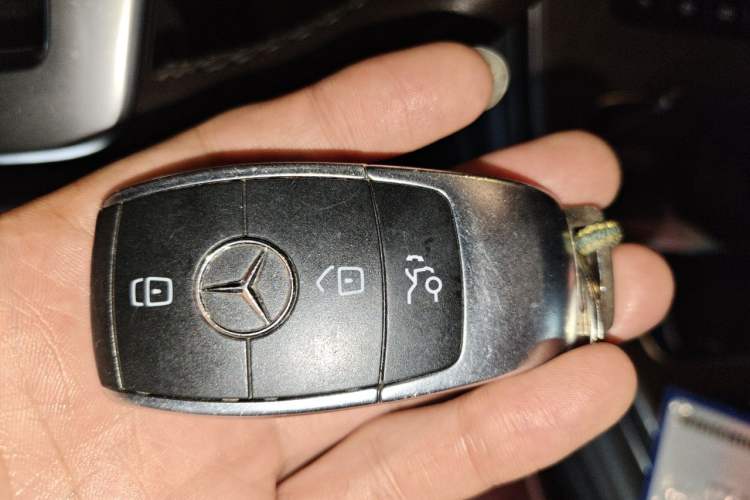 Used Mercedes-Benz GLC 2020 Facelift GLC 260 L 4MATIC Luxury Edition Vehicle Key