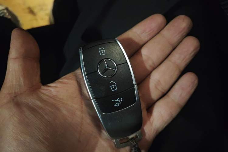 Used Mercedes-Benz GLC 2020 Facelift GLC 260 L 4MATIC Luxury Edition Vehicle Key