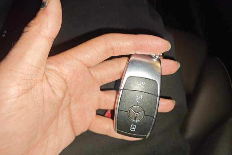 Used Mercedes-Benz GLC 2020 Facelift GLC 260 L 4MATIC Luxury Edition Vehicle Key