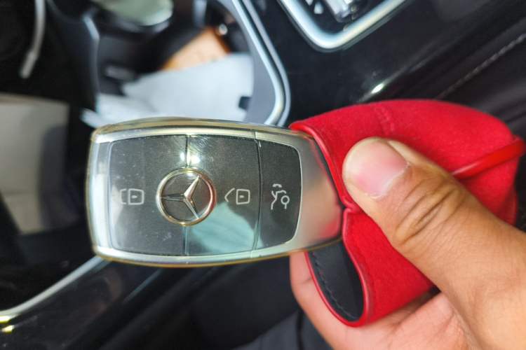 Used Mercedes-Benz GLC 2020 GLC 260 L 4MATIC Dynamic Model Vehicle Key