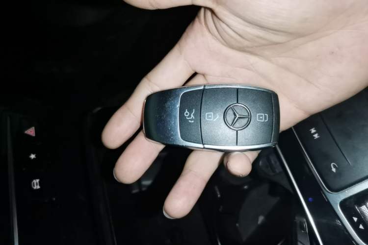 Used Mercedes-Benz GLC 2020 Facelift GLC 260 L 4MATIC Luxury Edition Vehicle Key