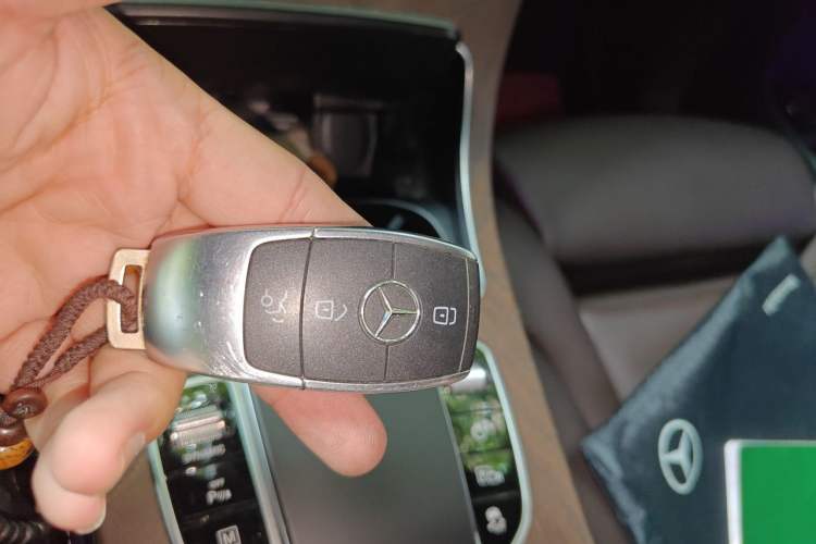 Used Mercedes-Benz GLC 2020 Facelift GLC 260 L 4MATIC Luxury Edition Vehicle Key