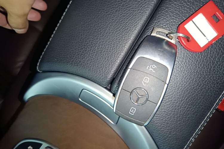 Used Mercedes-Benz GLC 2020 Facelift GLC 260 L 4MATIC Luxury Edition Vehicle Key