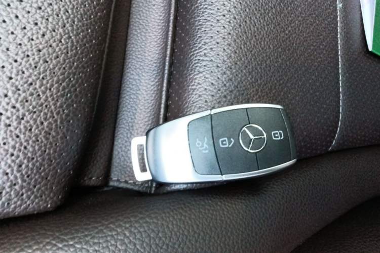 Used Mercedes-Benz GLC 2020 Facelift GLC 260 L 4MATIC Luxury Edition Vehicle Key