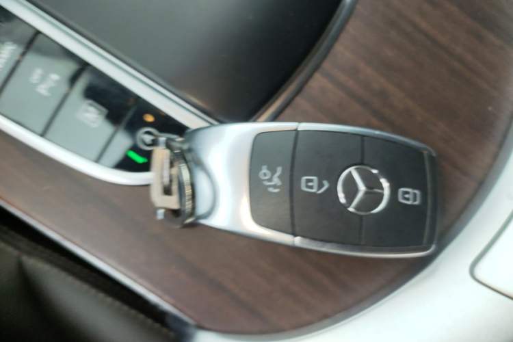 Used Mercedes-Benz GLC 2020 Facelift GLC 300 L 4MATIC Dynamic Edition Vehicle Key