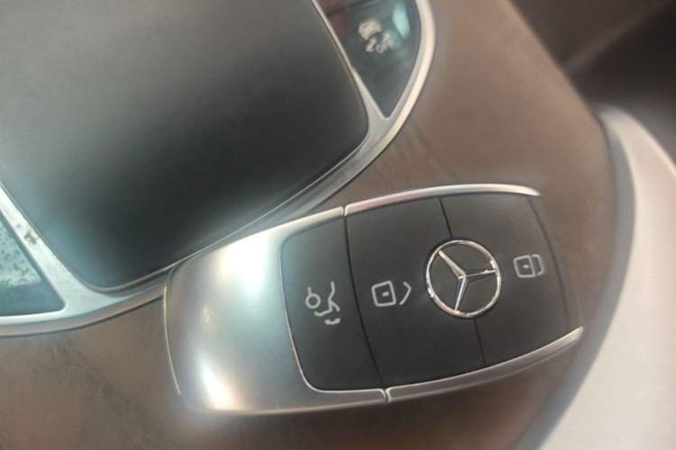 Used Mercedes-Benz GLC 2020 Facelift GLC 260 L 4MATIC Luxury Edition Vehicle Key