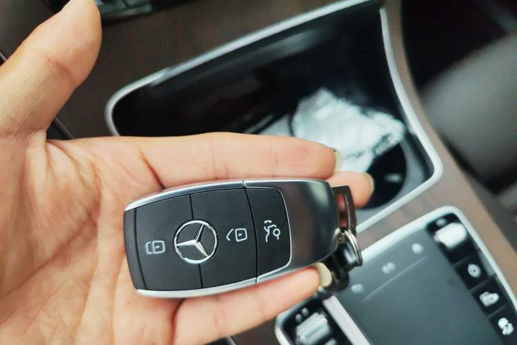 Used Mercedes-Benz GLC 2020 Facelift GLC 260 L 4MATIC Luxury Edition Vehicle Key