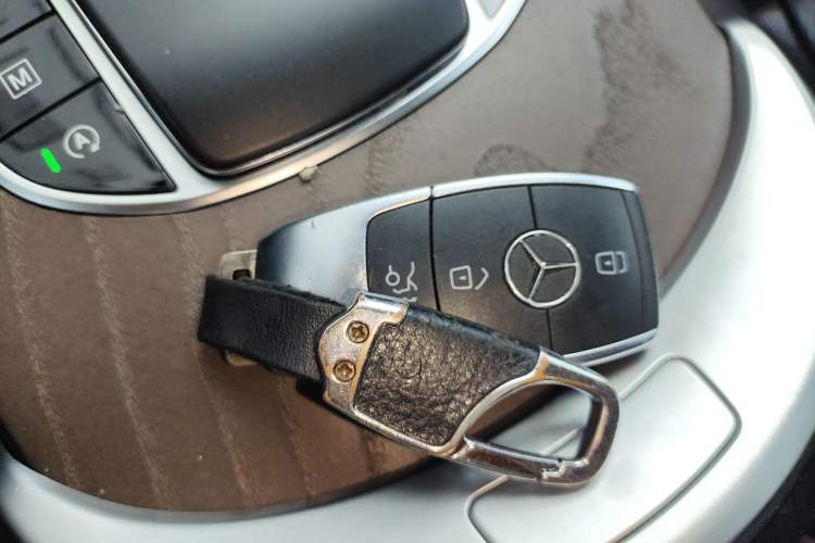Used Mercedes-Benz GLC 2020 Facelift GLC 260 L 4MATIC Luxury Edition Vehicle Key