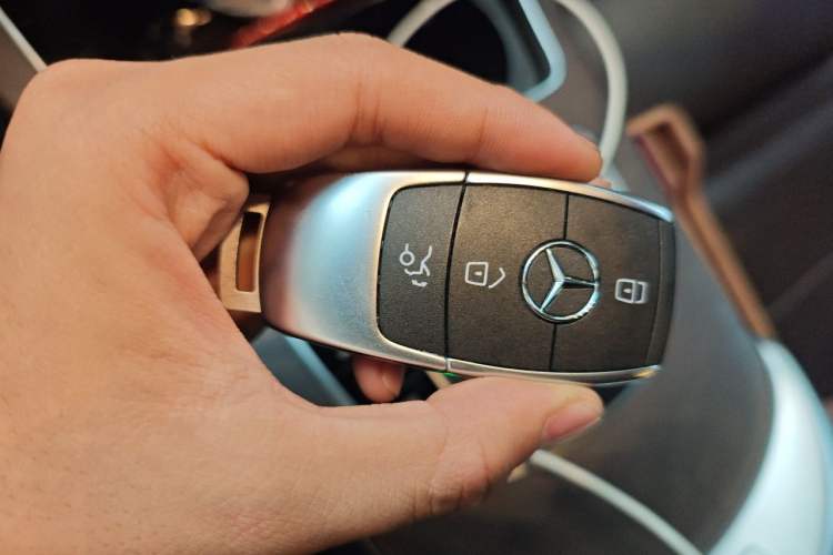 Used Mercedes-Benz GLC 2020 Facelift GLC 260 L 4MATIC Luxury Edition Vehicle Key