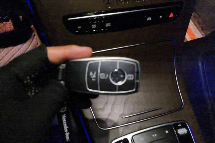 Used Mercedes-Benz GLC 2020 Facelift GLC 260 L 4MATIC Luxury Edition Vehicle Key