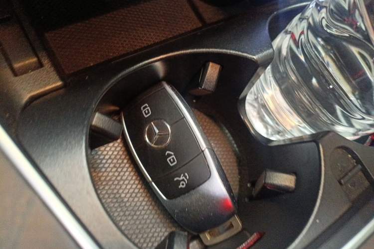 Used Mercedes-Benz GLC 2020 Facelift GLC 260 L 4MATIC Luxury Edition Vehicle Key
