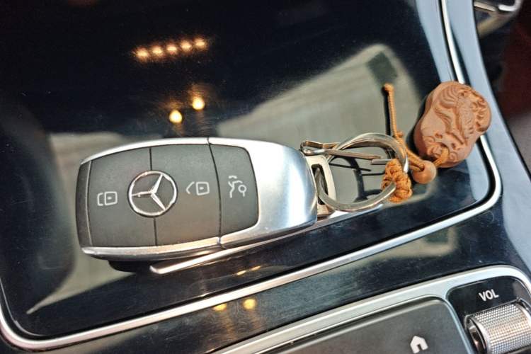 Used Mercedes-Benz GLC 2020 GLC 260 L 4MATIC Dynamic Model Vehicle Key