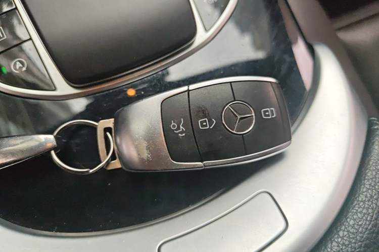 Used Mercedes-Benz GLC 2020 GLC 260 L 4MATIC Dynamic Model Vehicle Key
