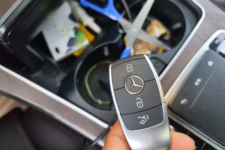 Used Mercedes-Benz GLC 2020 Facelift GLC 260 L 4MATIC Luxury Edition Vehicle Key