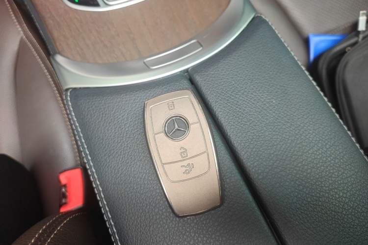 Used Mercedes-Benz GLC 2020 Facelift GLC 260 L 4MATIC Luxury Edition Vehicle Key