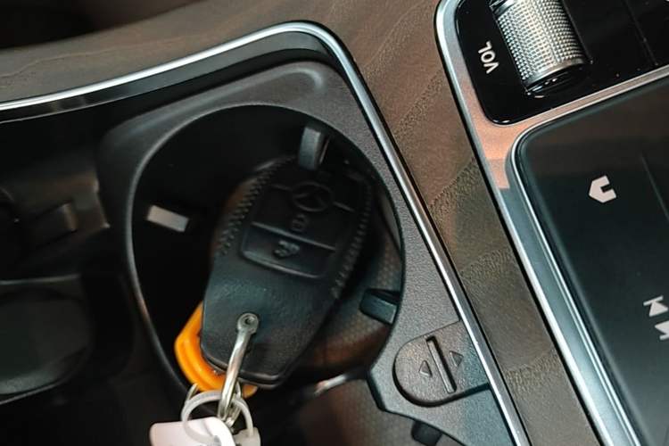 Used Mercedes-Benz GLC 2020 GLC 260 L 4MATIC Luxury Model Vehicle Key