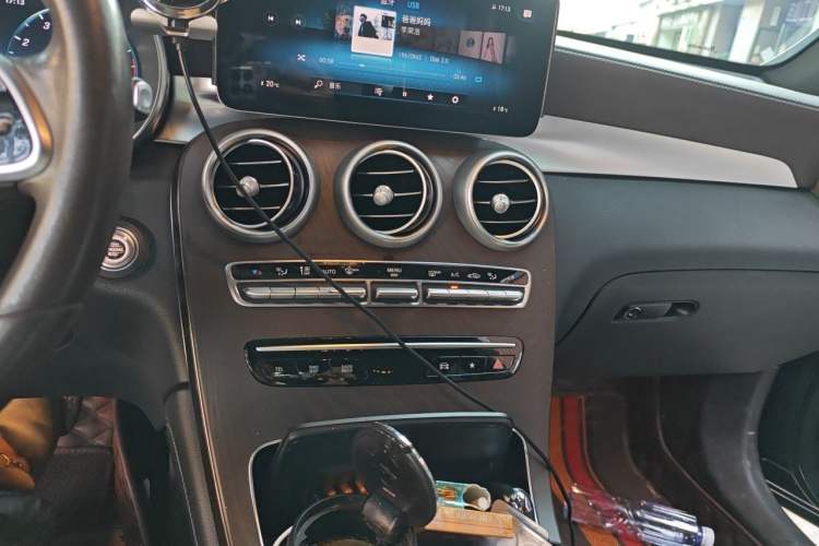 Used Mercedes-Benz GLC 2020 Facelift GLC 260 L 4MATIC Luxury Edition Audio And AC Panel