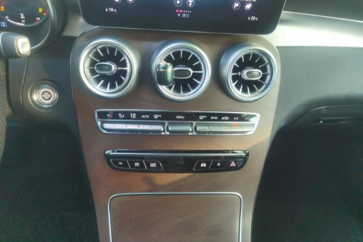 Used Mercedes-Benz GLC 2020 GLC 260 L 4MATIC Luxury Model Audio And AC Panel