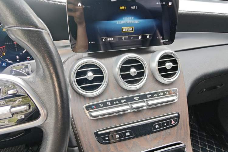 Used Mercedes-Benz GLC 2020 Facelift GLC 260 L 4MATIC Luxury Edition Audio And AC Panel