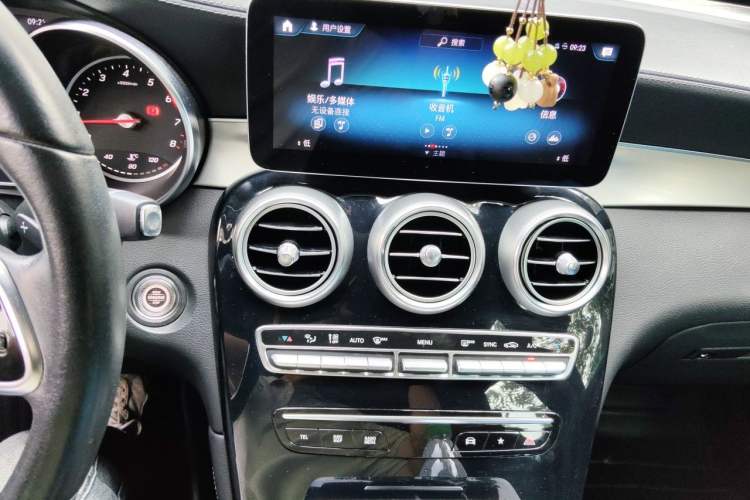 Used Mercedes-Benz GLC 2020 GLC 260 L 4MATIC Dynamic Model Audio And AC Panel