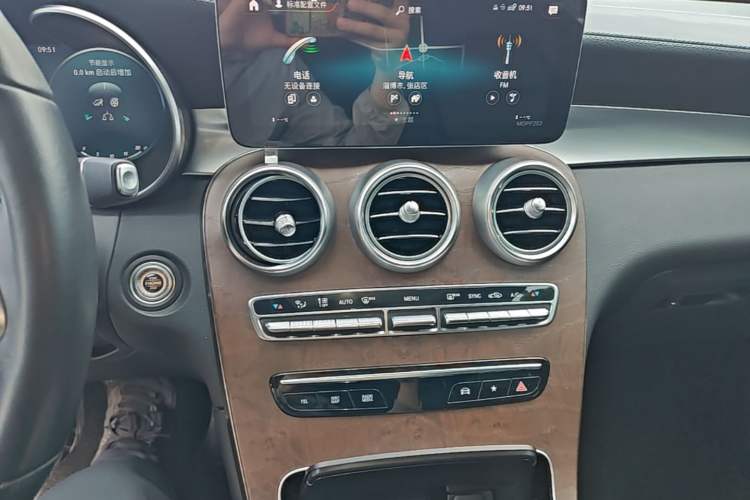 Used Mercedes-Benz GLC 2020 GLC 300 L 4MATIC Dynamic Edition Audio And AC Panel