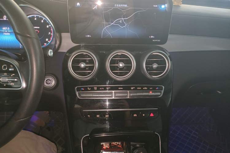 Used Mercedes-Benz GLC 2020 Facelift GLC 260 L 4MATIC Luxury Edition Audio And AC Panel