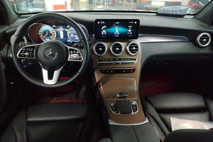 Used Mercedes-Benz GLC 2020 GLC 260 L 4MATIC Luxury Model Center Console