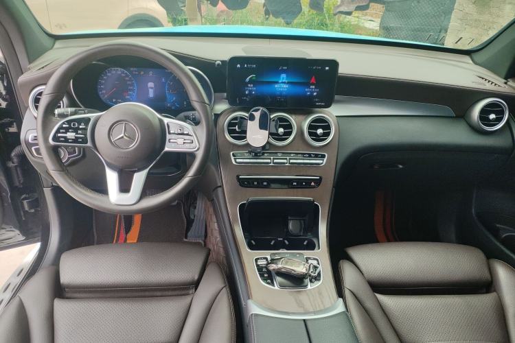 Used Mercedes-Benz GLC 2020 Facelift GLC 300 L 4MATIC Dynamic Edition Center Console