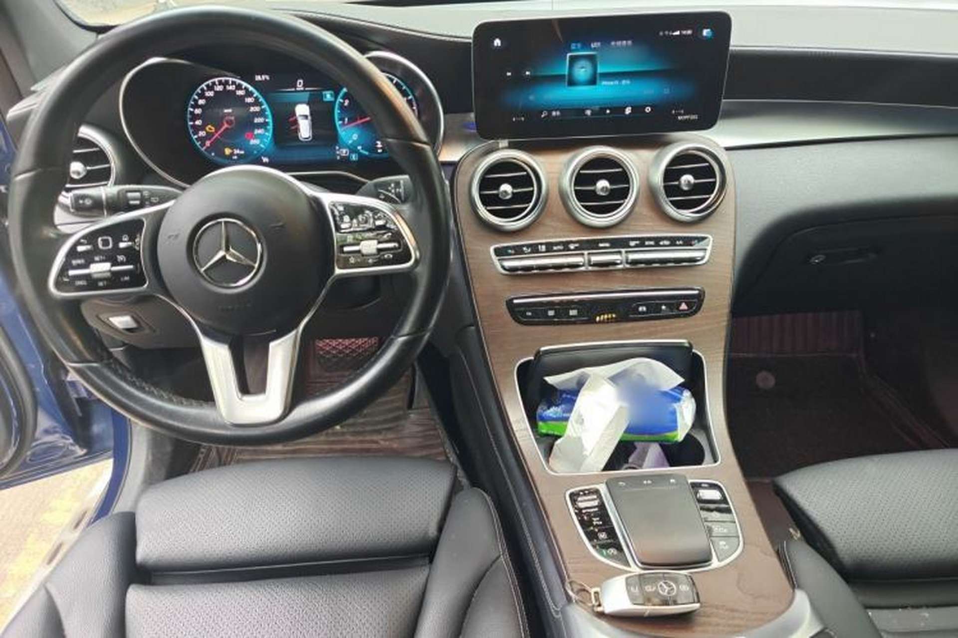 Used Mercedes-Benz GLC 2020 GLC 260 L 4MATIC Luxury Model Center Console