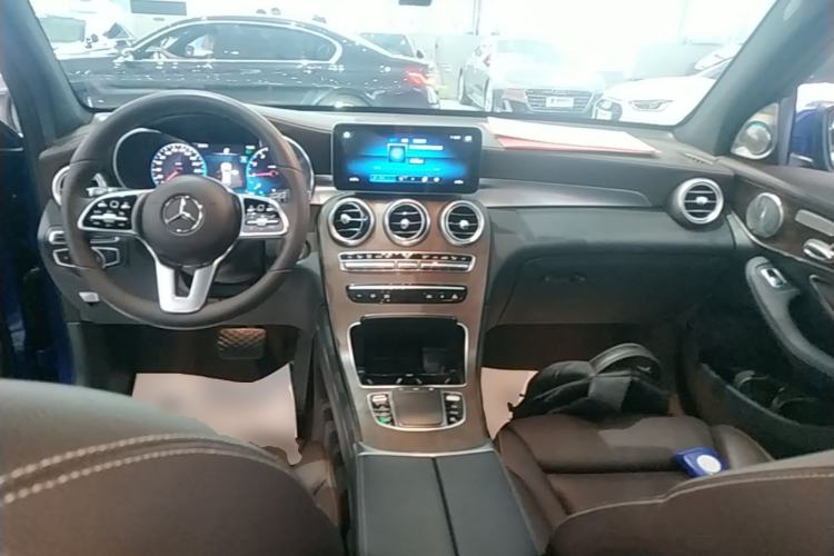 Used Mercedes-Benz GLC 2020 Facelift GLC 300 L 4MATIC Dynamic Edition Center Console