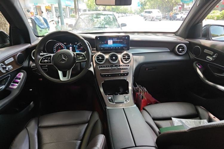 Used Mercedes-Benz GLC 2020 Facelift GLC 300 L 4MATIC Dynamic Edition Center Console