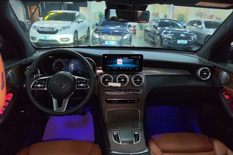 Used Mercedes-Benz GLC 2020 GLC 300 L 4MATIC Luxury Model Center Console