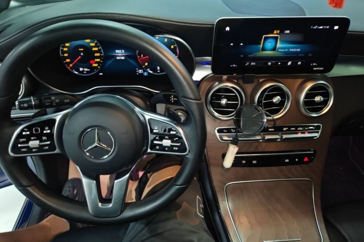 Used Mercedes-Benz GLC 2020 GLC 260 L 4MATIC Luxury Model Center Console