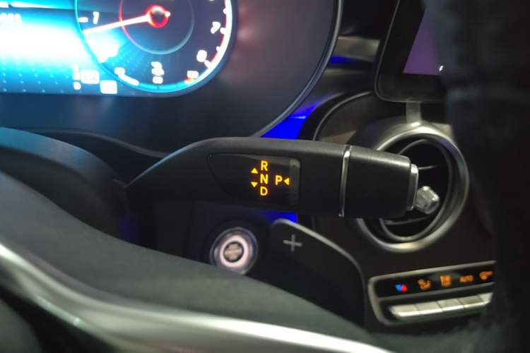 Used Mercedes-Benz GLC 2020 Facelift GLC 300 L 4MATIC Dynamic Edition Gear Lever