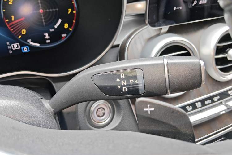 Used Mercedes-Benz GLC 2020 Facelift GLC 260 L 4MATIC Luxury Edition Gear Lever