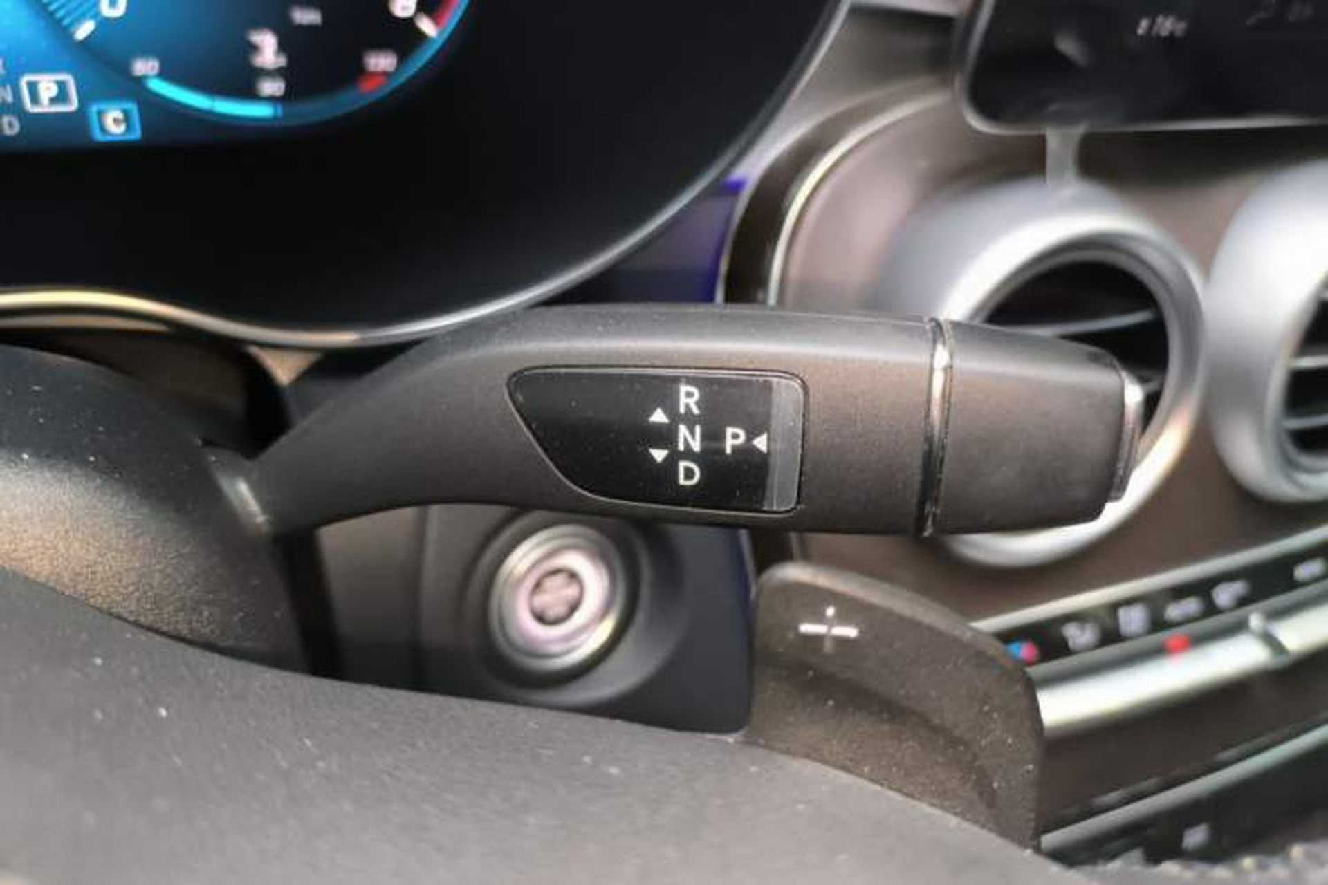 Used Mercedes-Benz GLC 2020 Facelift GLC 260 L 4MATIC Luxury Edition Gear Lever